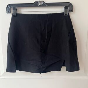 Black Fitted Skorts with Stretch Fabric